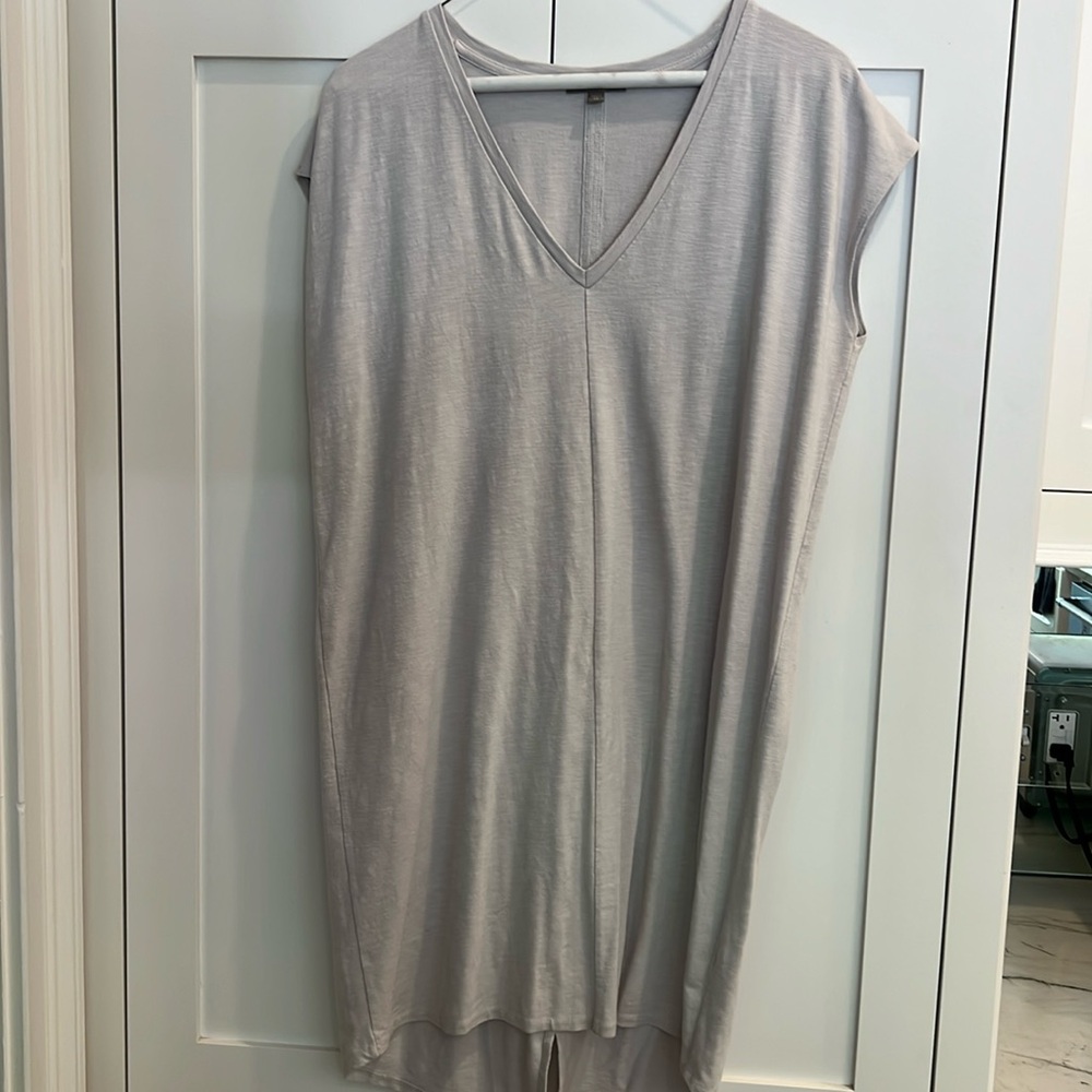 Lilla P casual mini dress. Light grey. Size XS